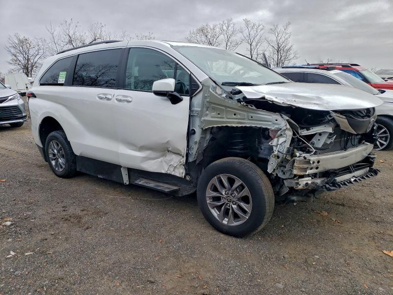 2023 TOYOTA SIENNA XLE #3302647075