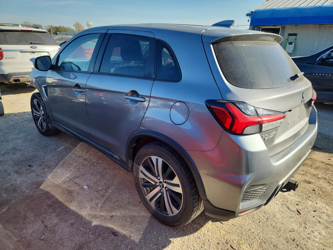 MITSUBISHI OUTLANDER SE