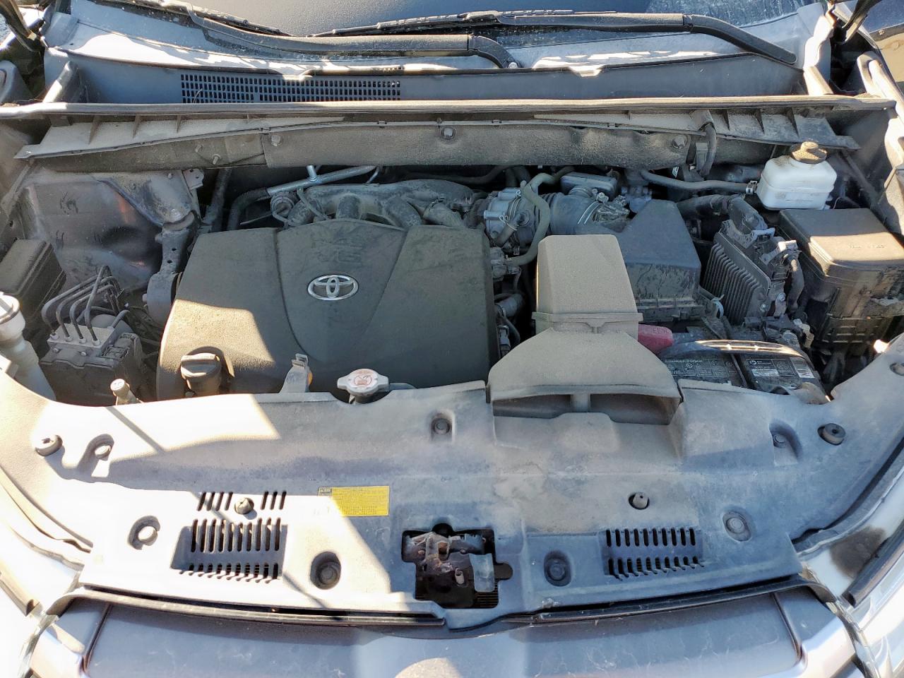 TOYOTA HIGHLANDER SE