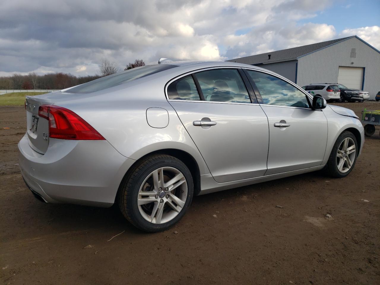 VOLVO S60 T5
