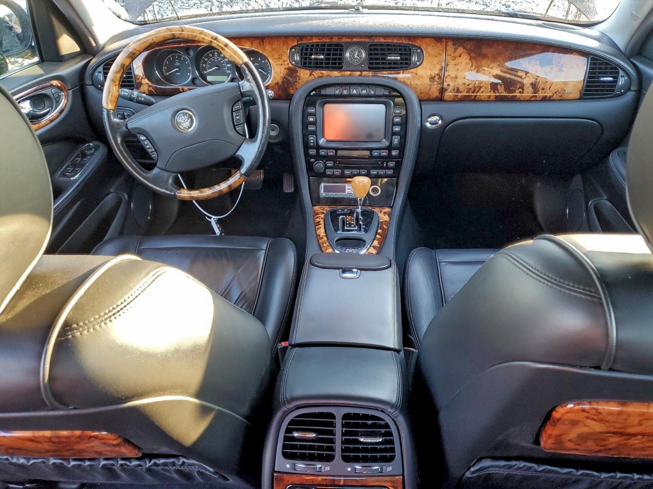 Lot #3303051609 2006 JAGUAR VANDENPLAS