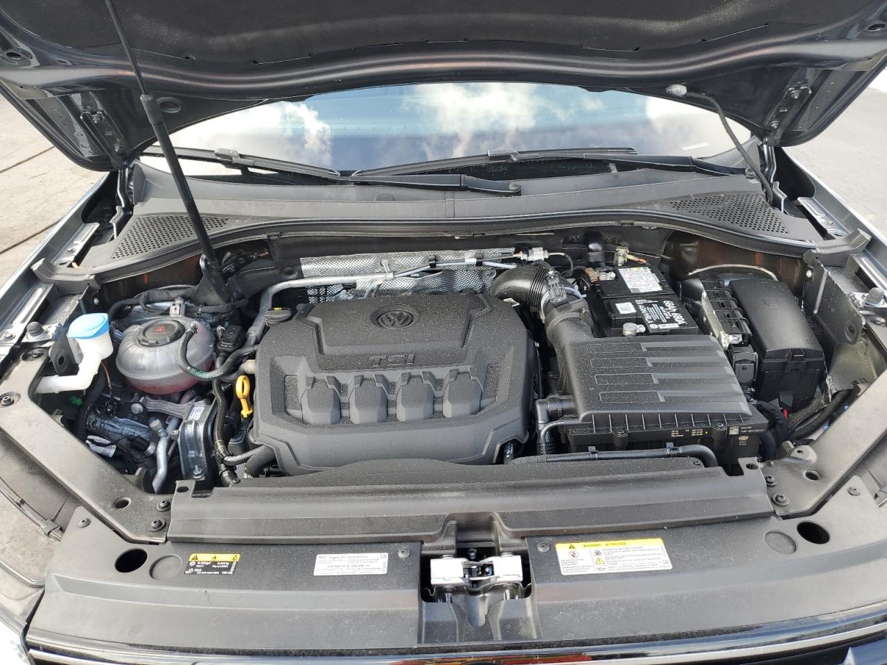 VOLKSWAGEN TIGUAN SE