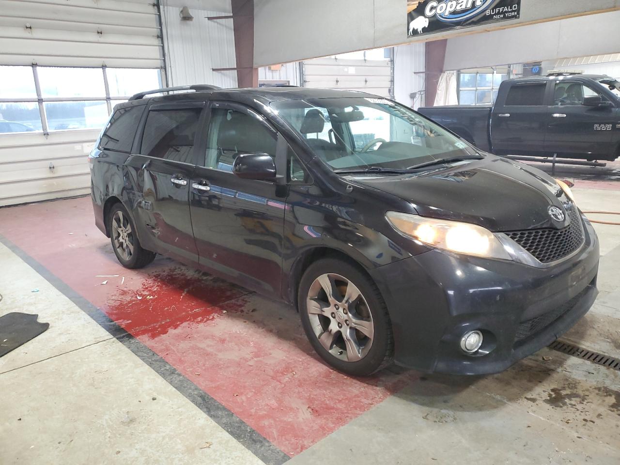 TOYOTA SIENNA SPORT