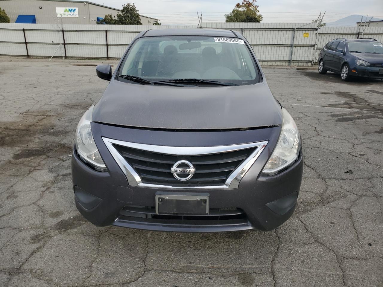 NISSAN VERSA S