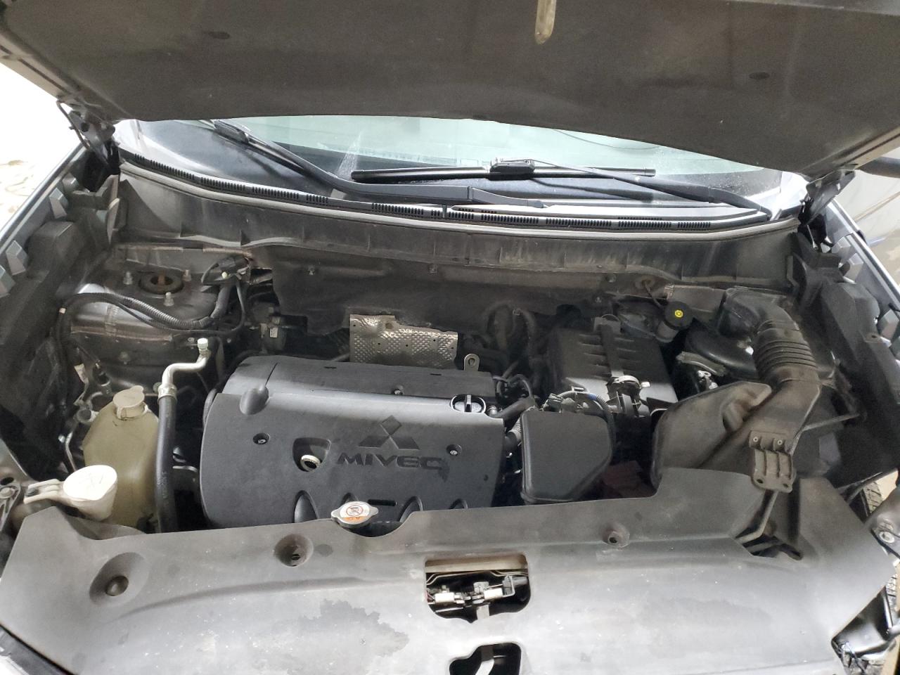 MITSUBISHI OUTLANDER ES