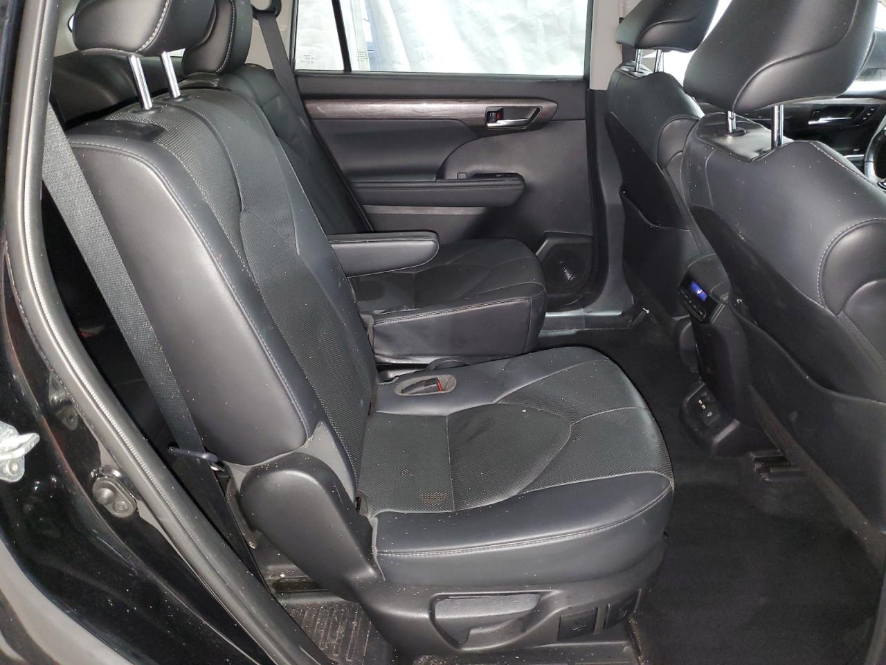 TOYOTA HIGHLANDER LIMITED