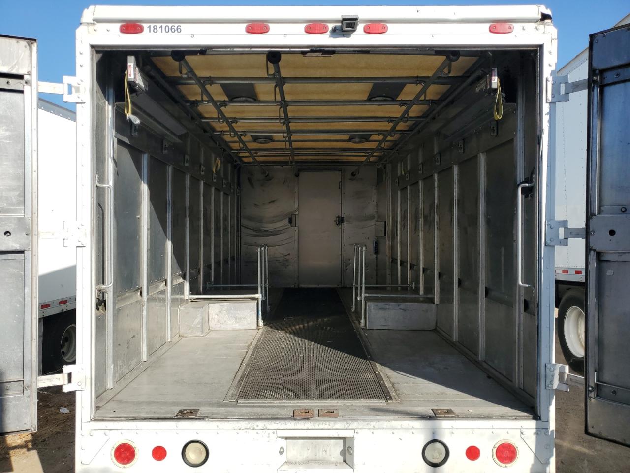 Lot #3282324317 2008 FORD ECONOLINE E450 SUPER DUTY COMMERCIAL STRIPPED CHASSIS