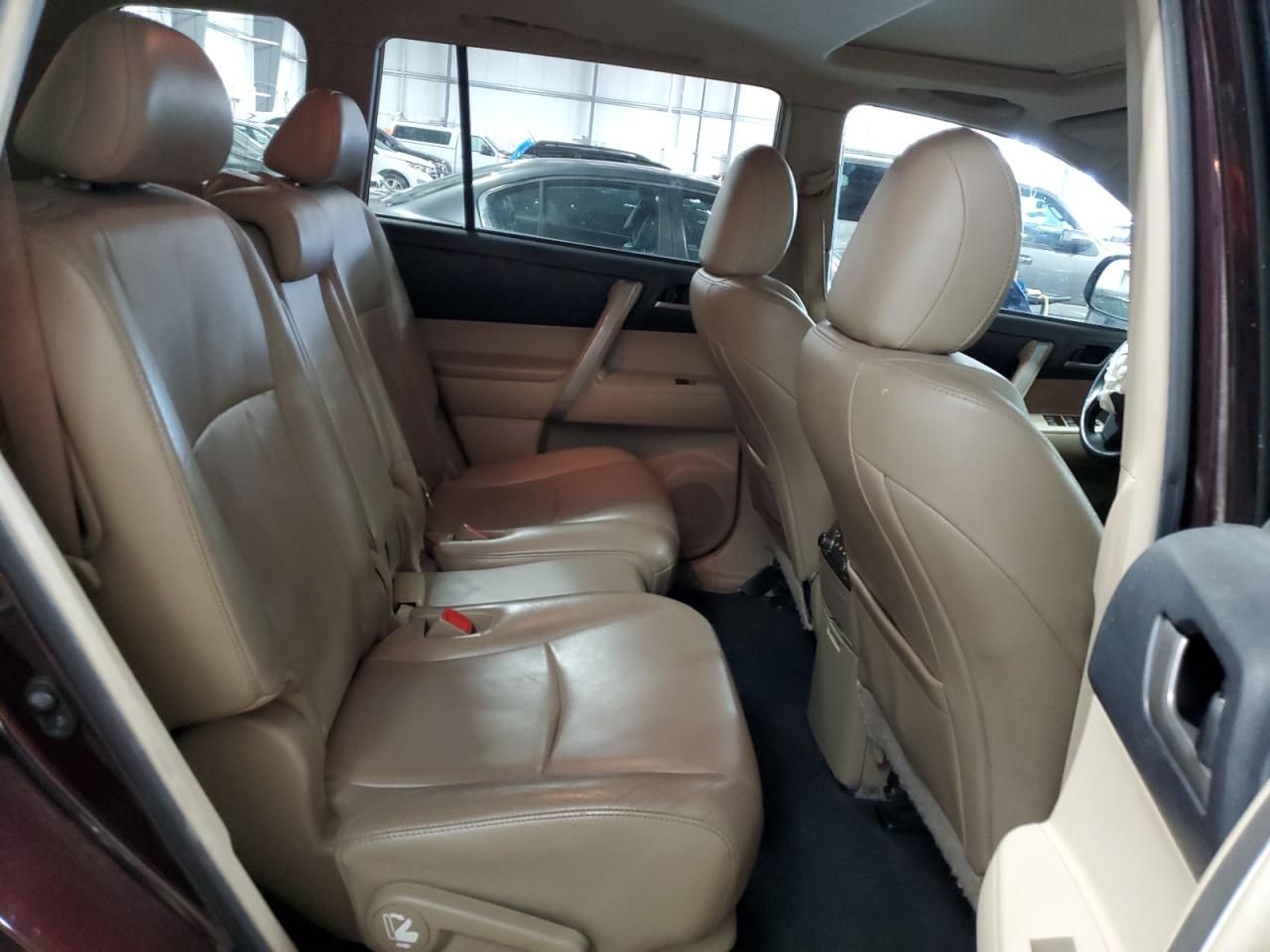 TOYOTA HIGHLANDER BASE