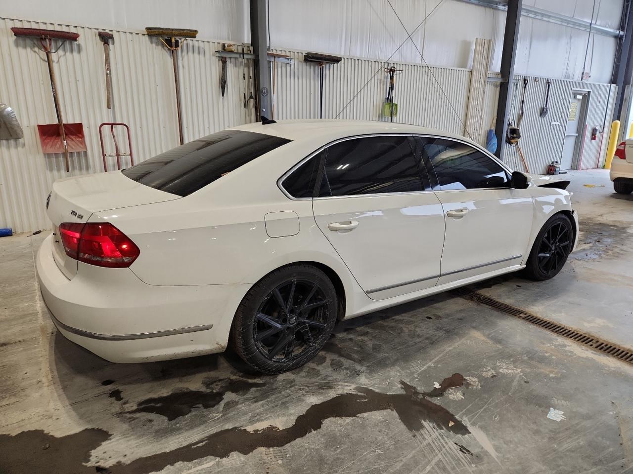 VOLKSWAGEN PASSAT SE