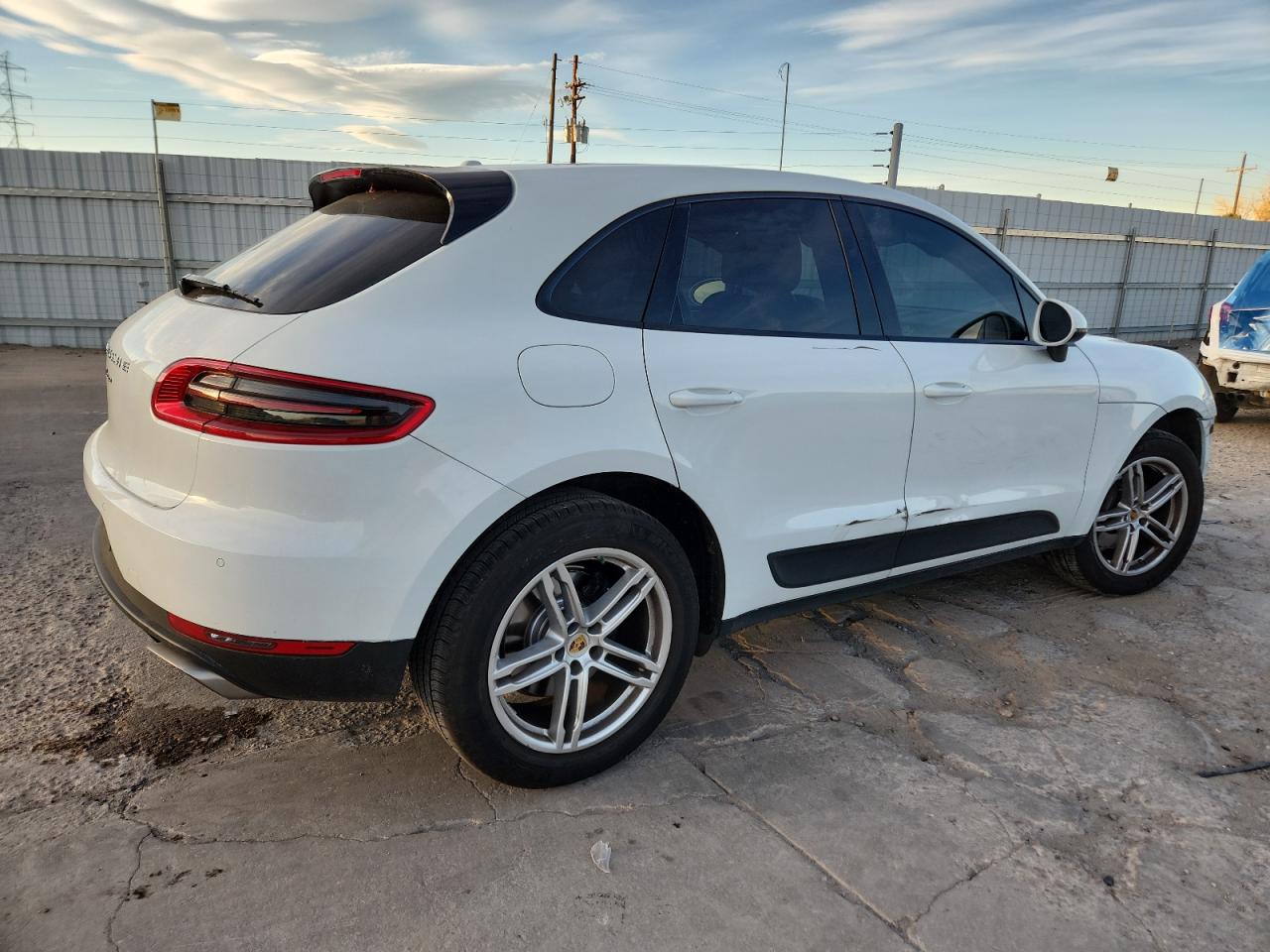 PORSCHE MACAN