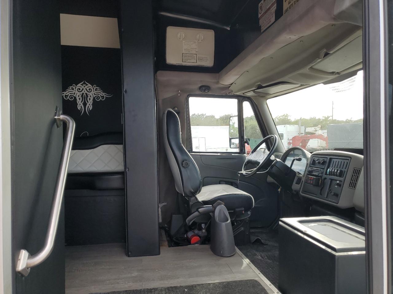 Lot #3281438043 2014 IC CORPORATION 3000 AC