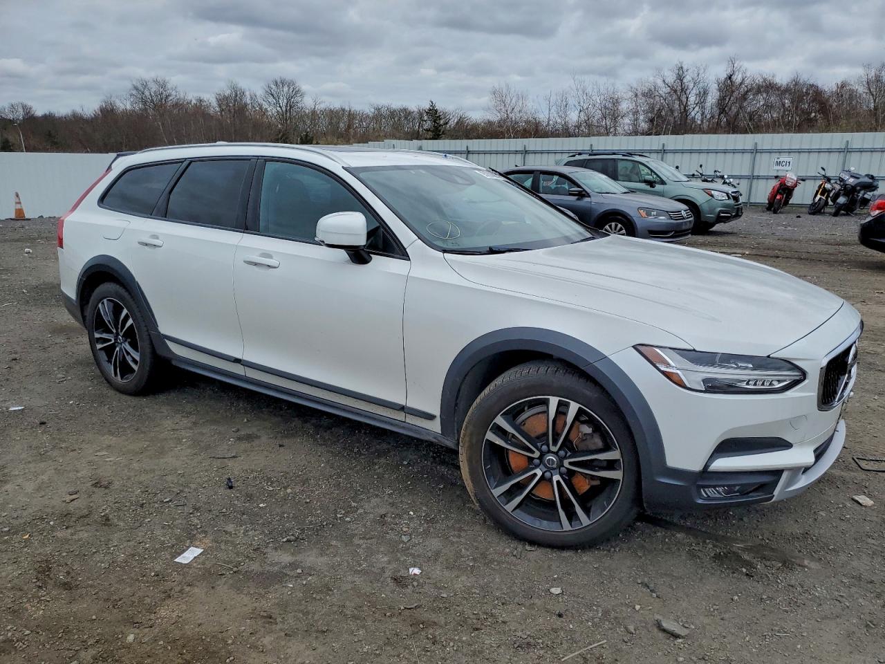VOLVO V90 T5 MOMENTUM