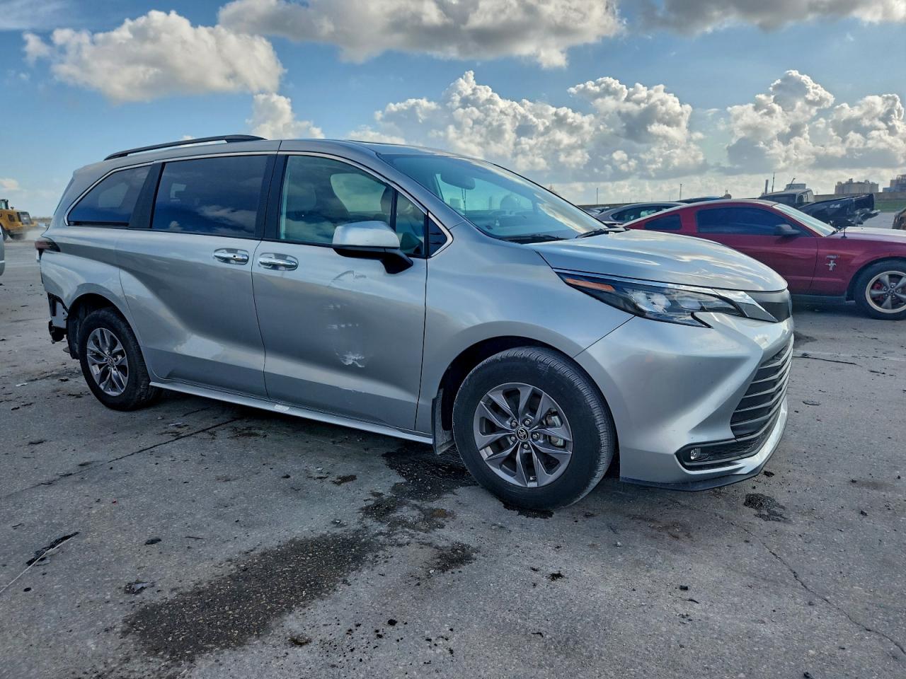 Lot #3316094256 2025 TOYOTA SIENNA XLE