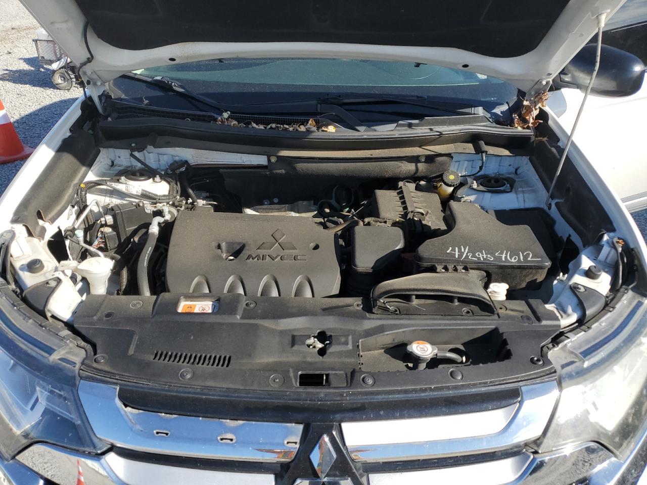 MITSUBISHI OUTLANDER SE