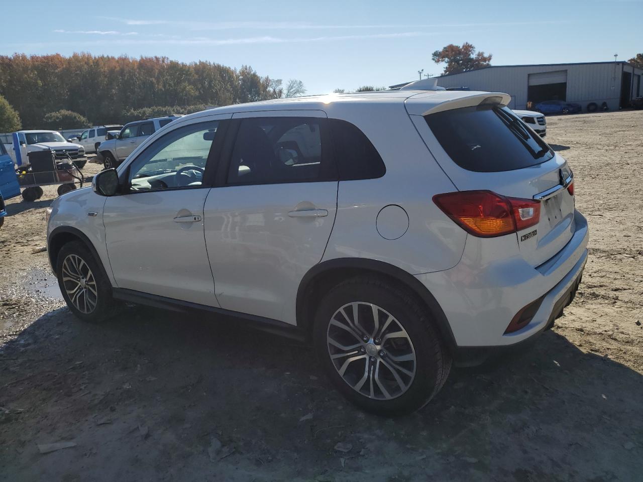 MITSUBISHI OUTLANDER SE