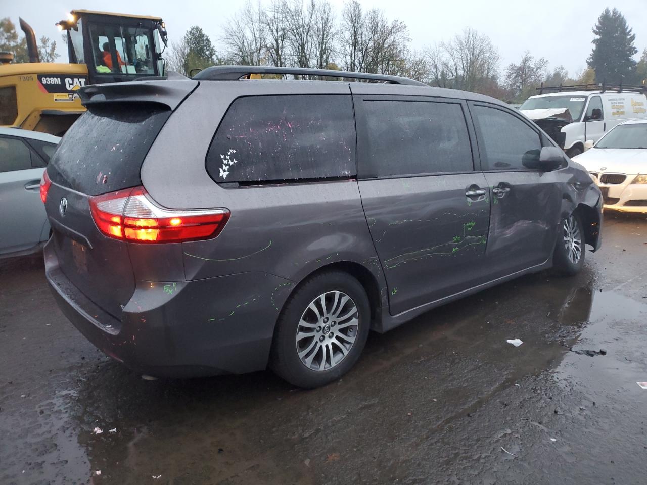 TOYOTA SIENNA XLE