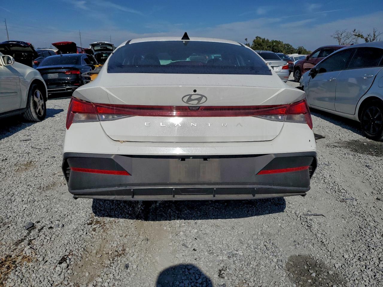 HYUNDAI ELANTRA SE
