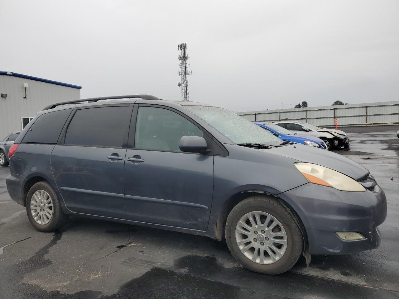 Lot #3281532441 2007 TOYOTA SIENNA XLE