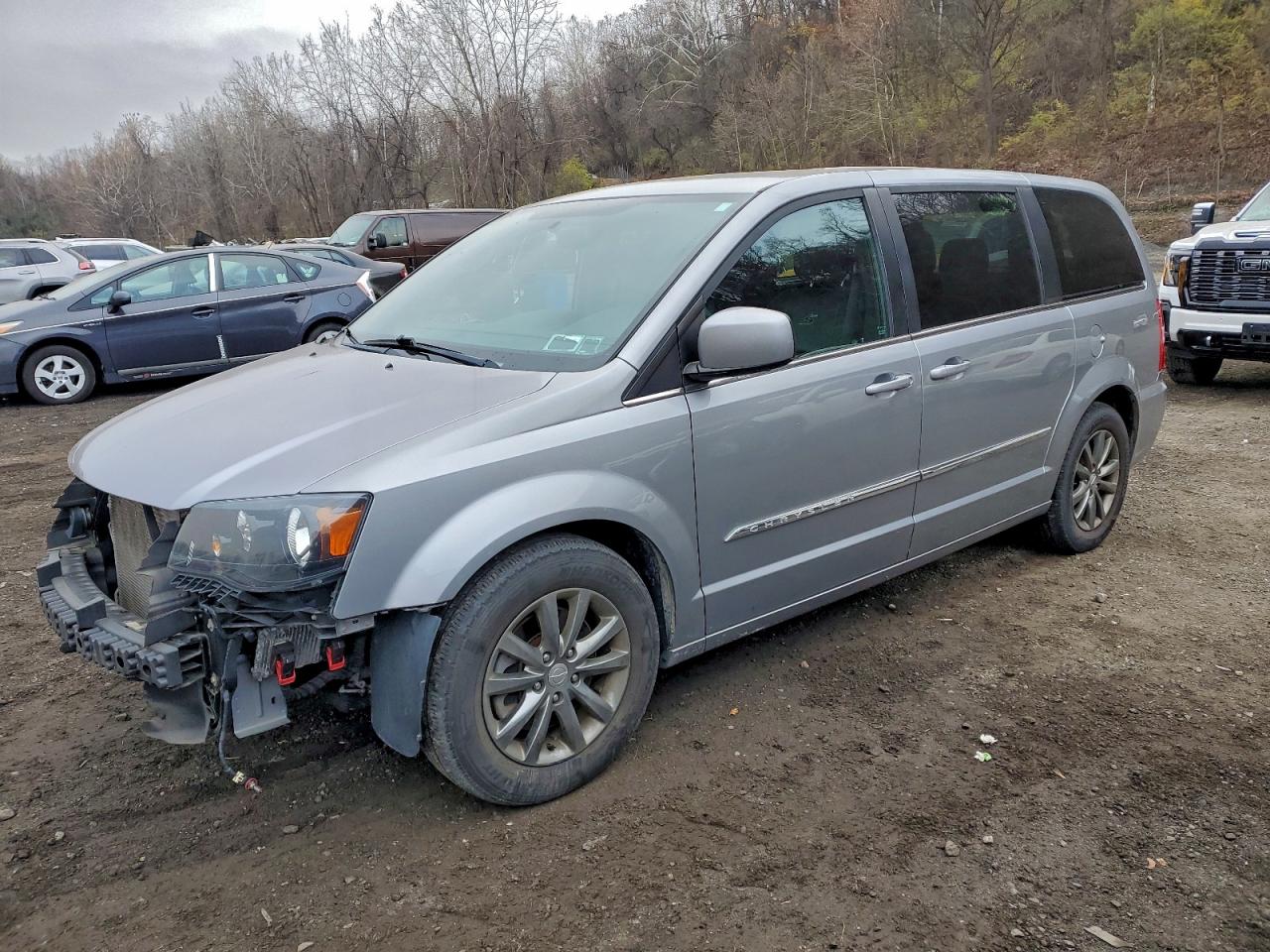 CHRYSLER TOWN & COUNTRY S