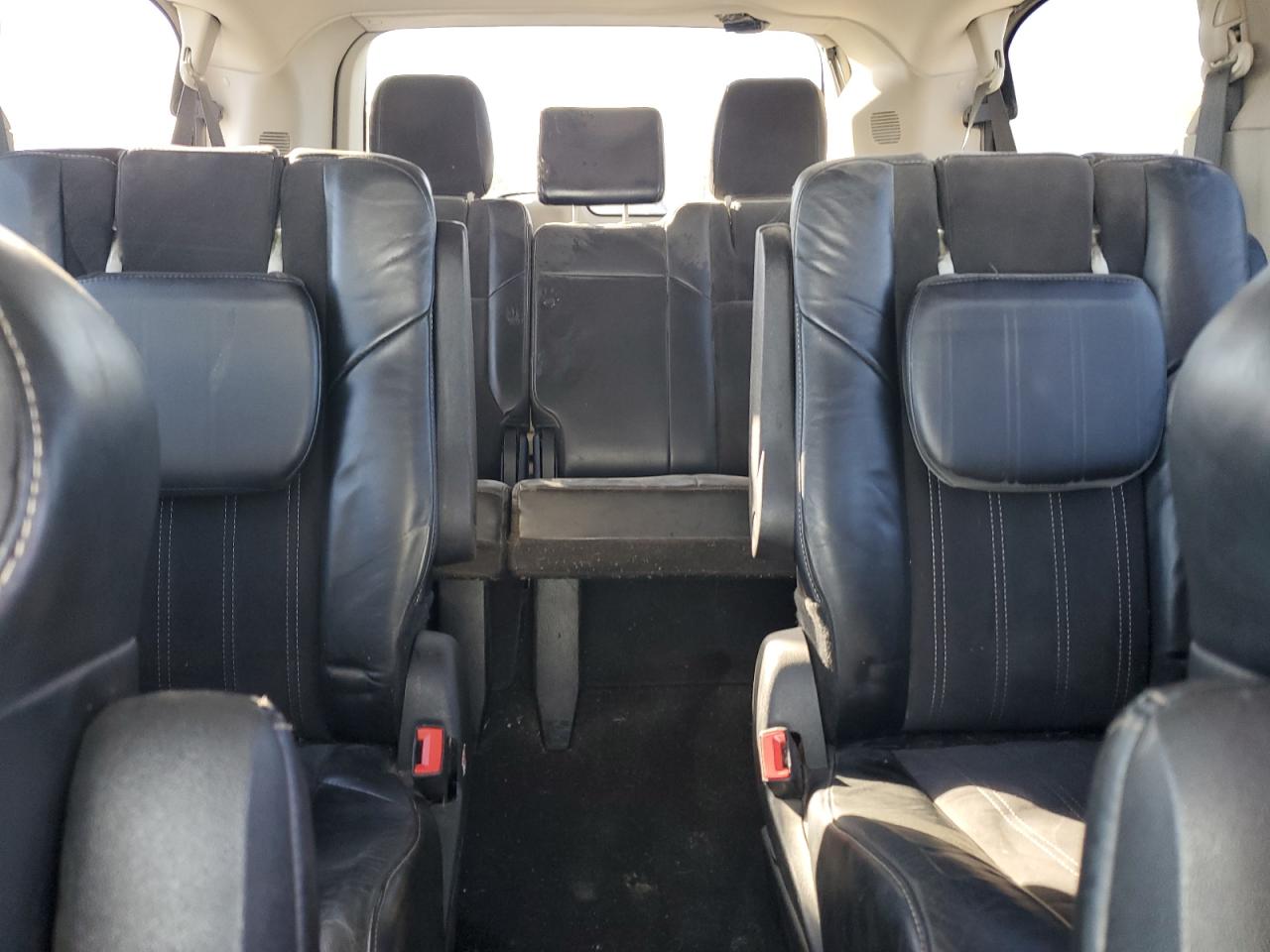 CHRYSLER TOWN & COUNTRY TOURING L