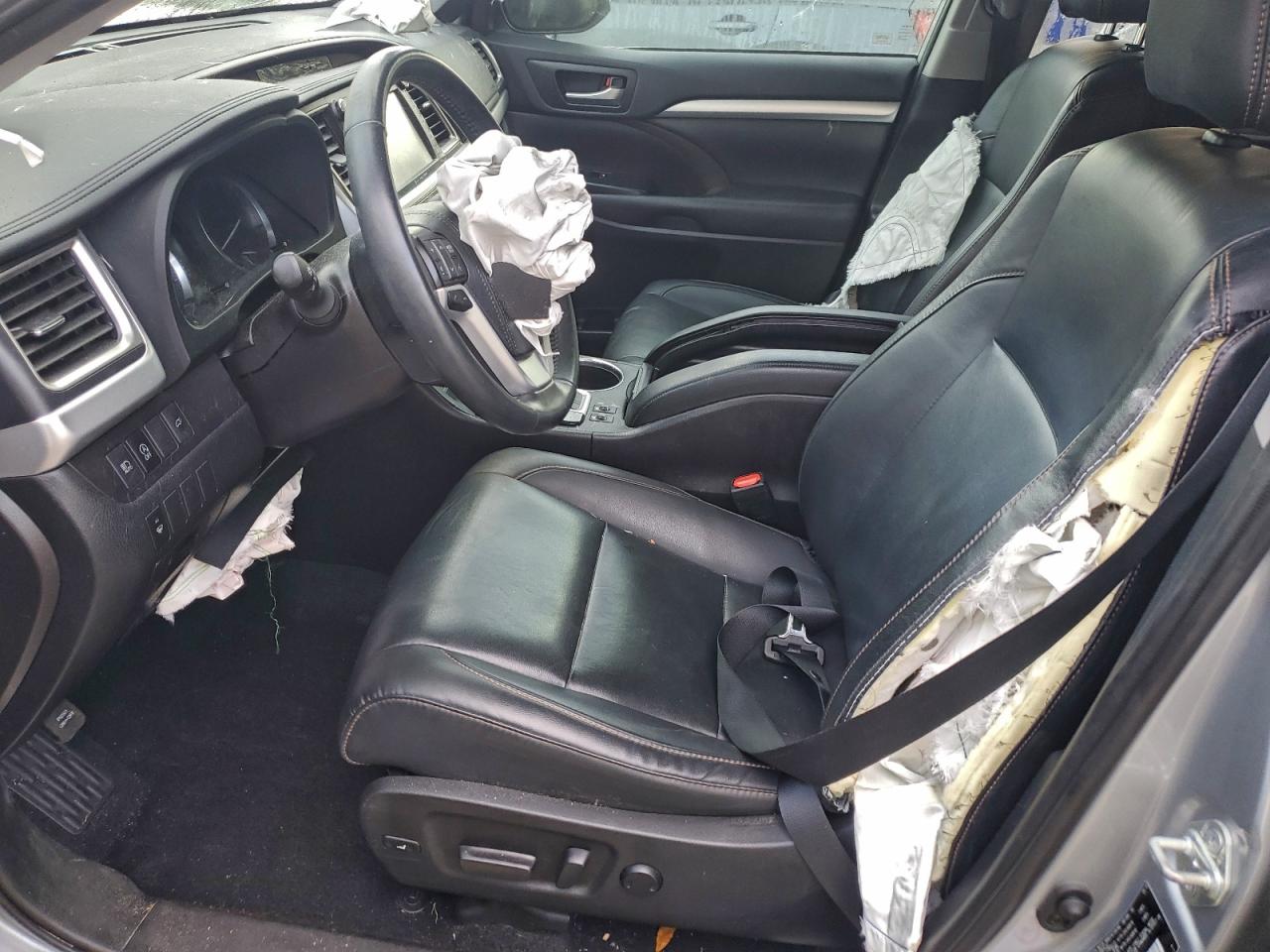 TOYOTA HIGHLANDER SE