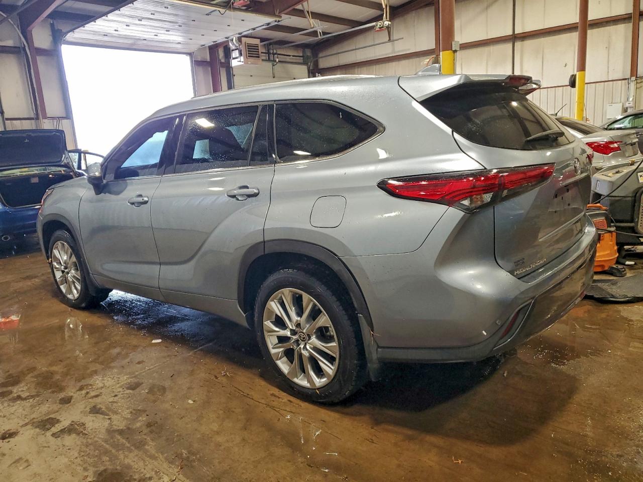 TOYOTA HIGHLANDER LIMITED