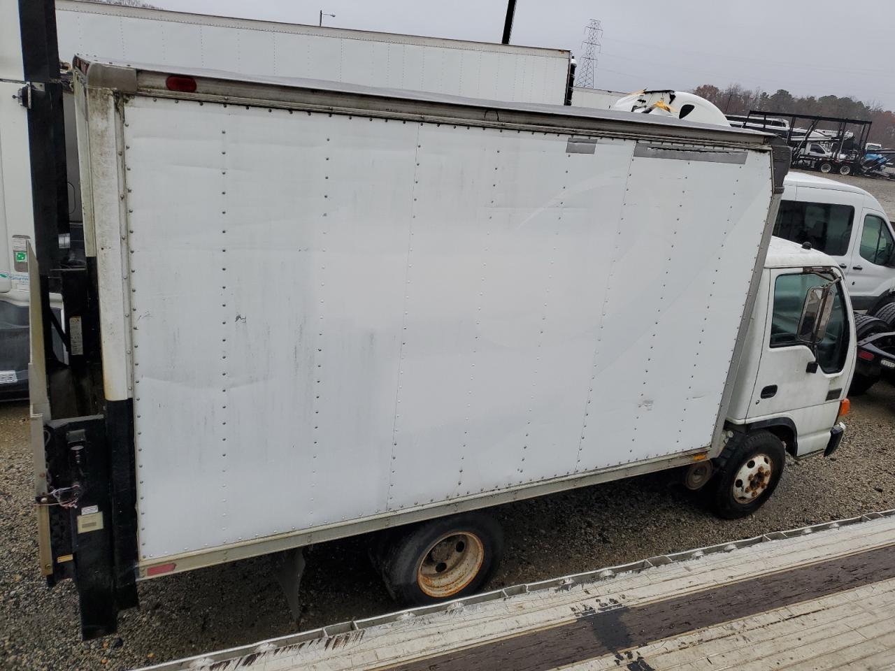 Lot #3297909784 2001 GMC W3500 W350