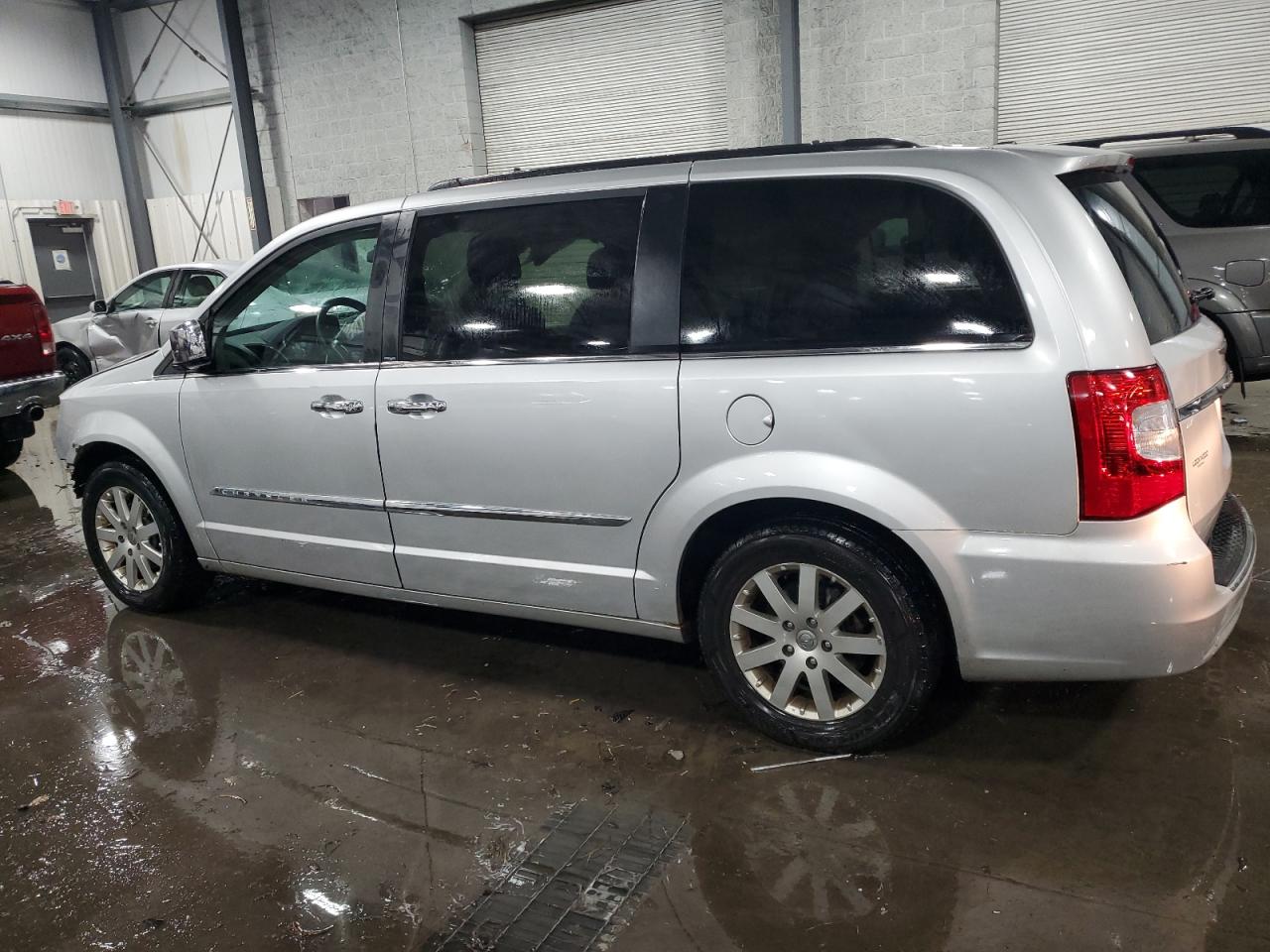 CHRYSLER TOWN & COUNTRY TOURING L