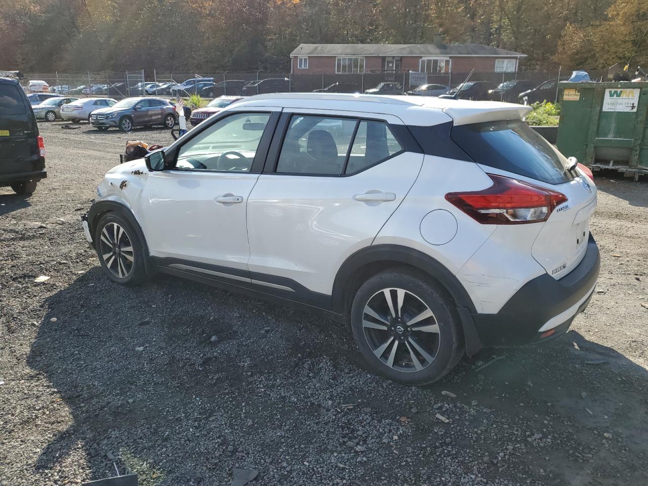 NISSAN KICKS S