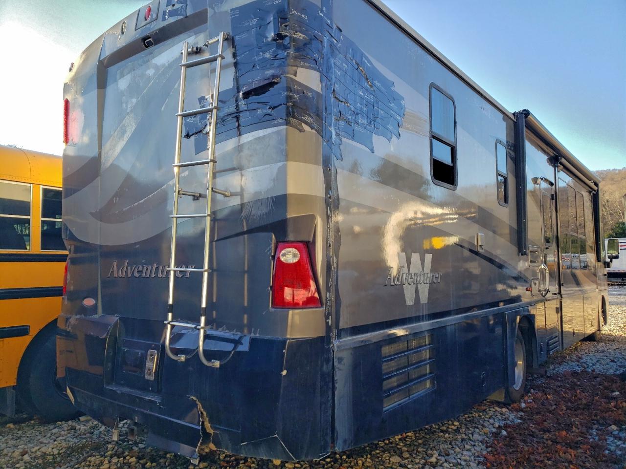 Lot #3309279621 2007 WIN ADVENTURER 38J