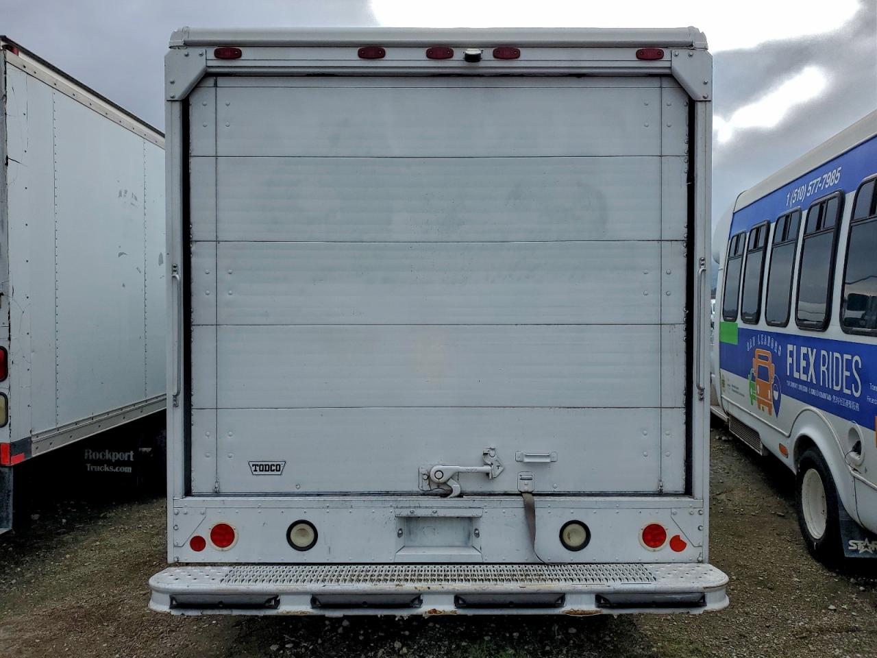 FORD ECONOLINE E450 SUPER DUTY COMMERCIAL STRIPPED CHASSIS