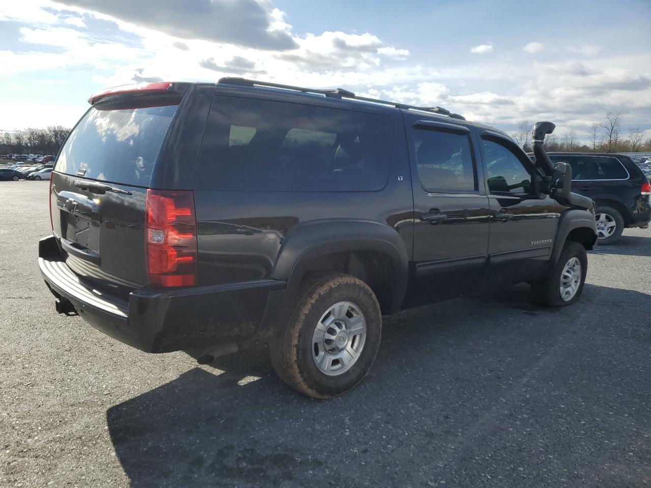 CHEVROLET SUBURBAN K2500 LT