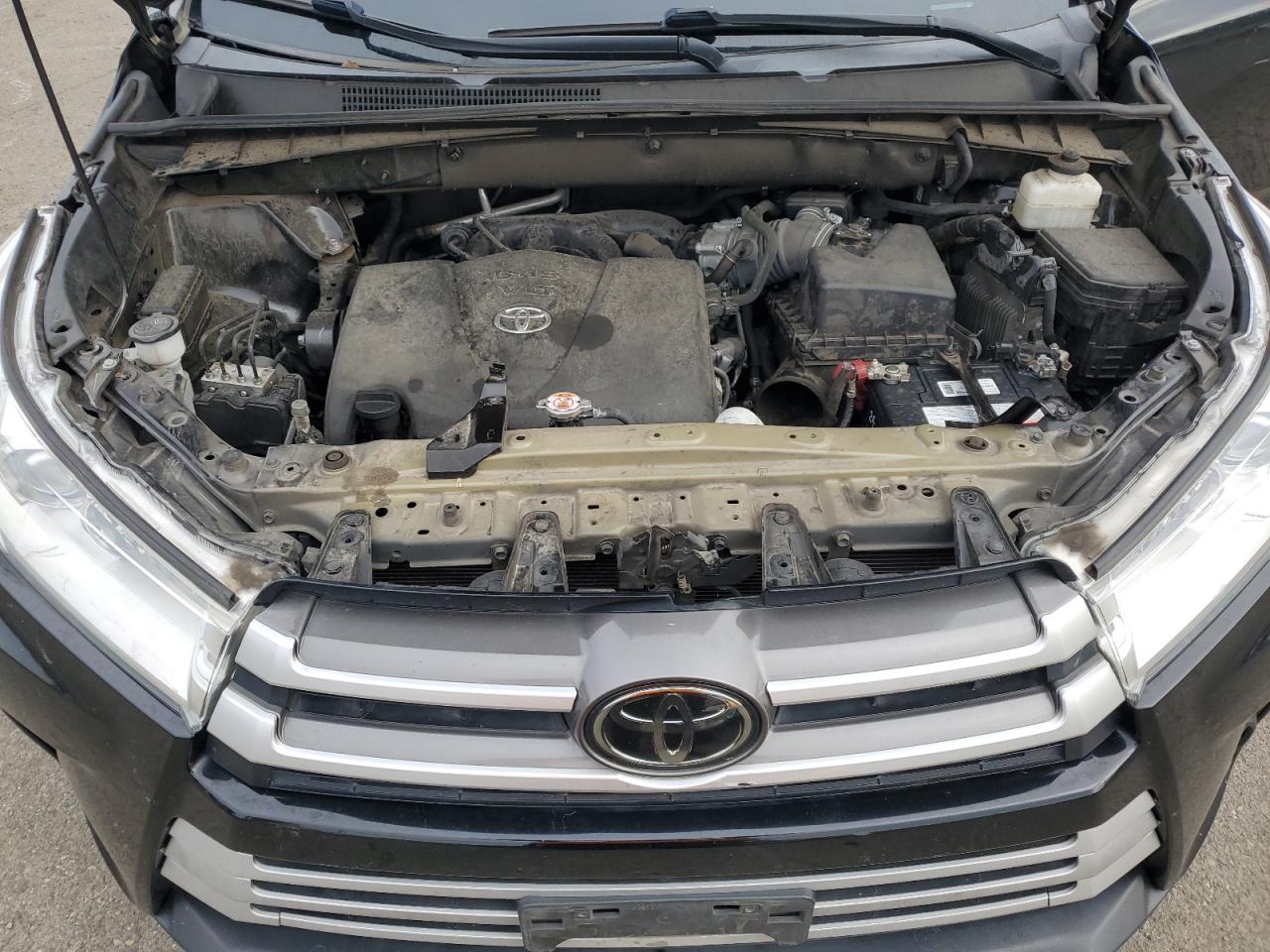 Lot #3302779900 2019 TOYOTA HIGHLANDER