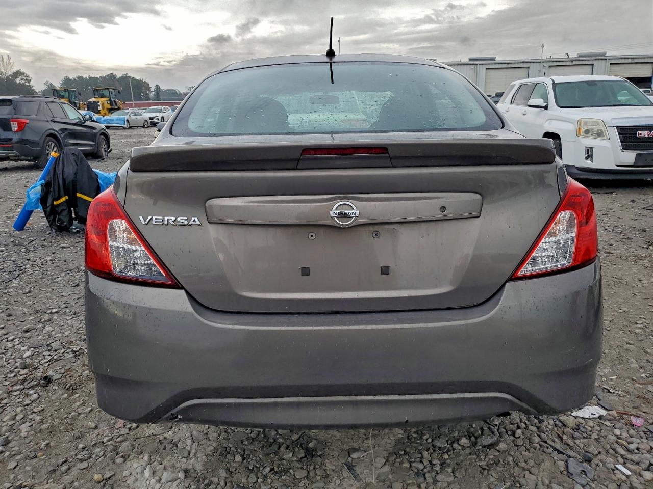 NISSAN VERSA S