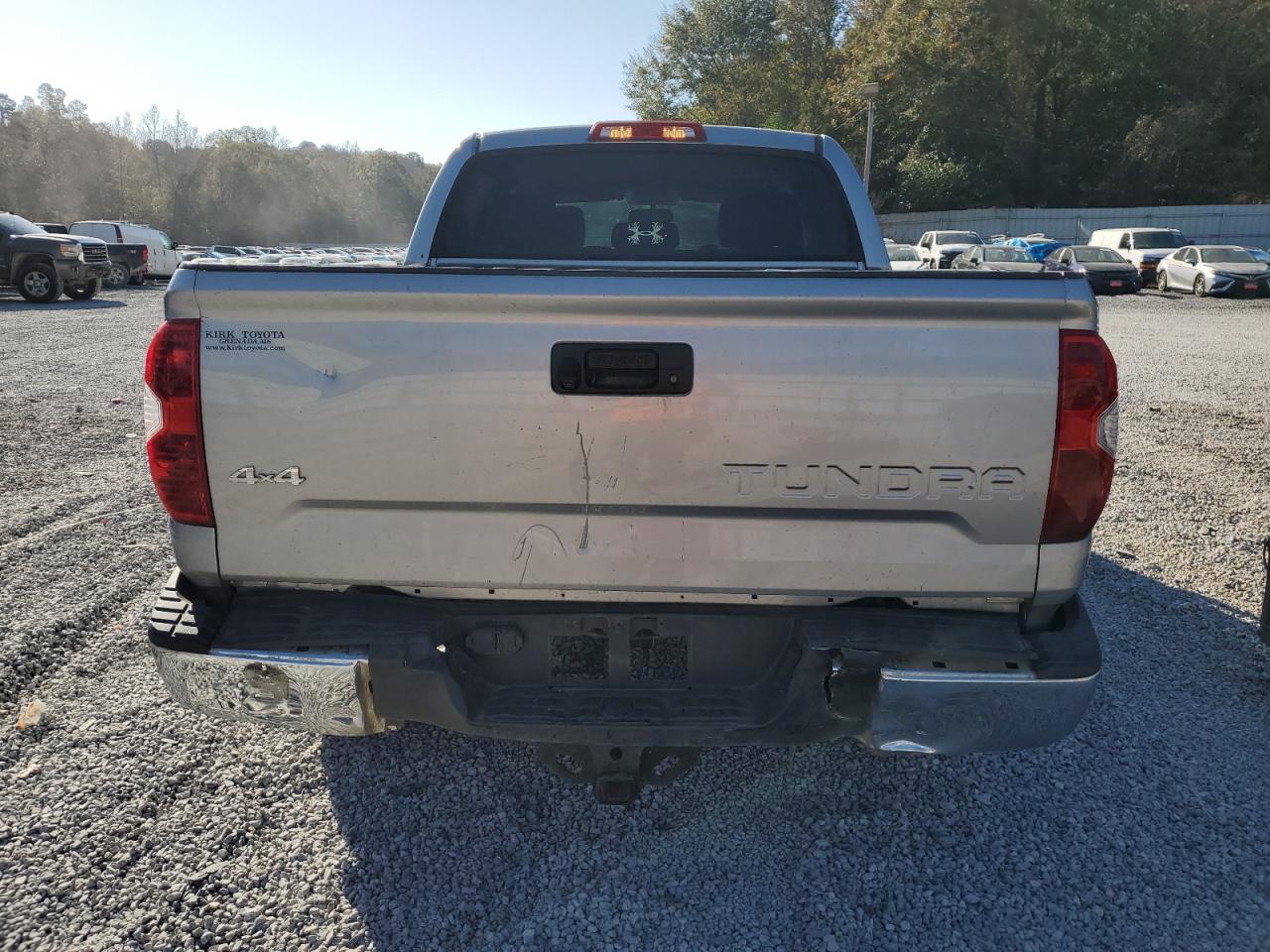 TOYOTA TUNDRA CREWMAX SR5