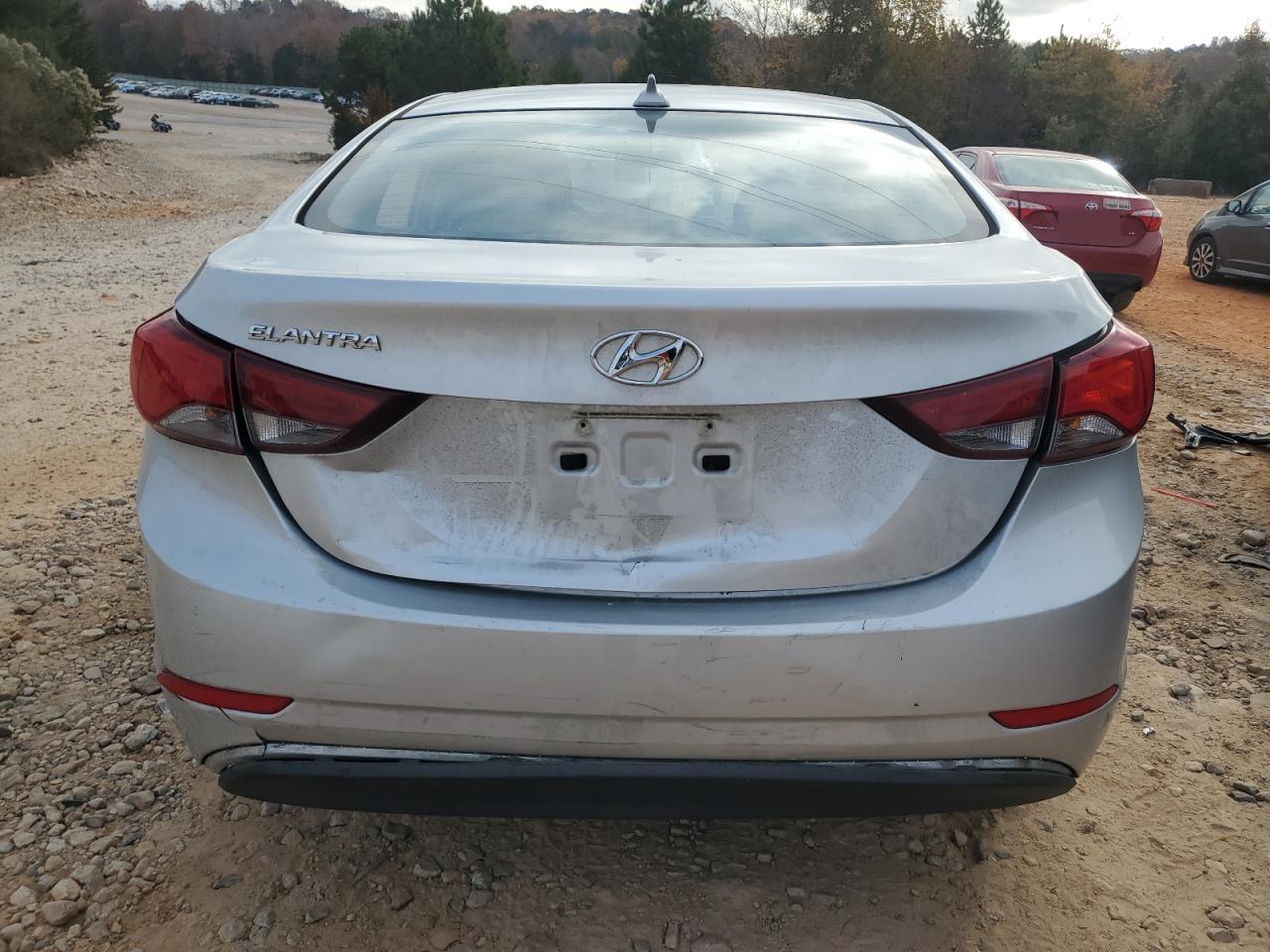 HYUNDAI ELANTRA SE