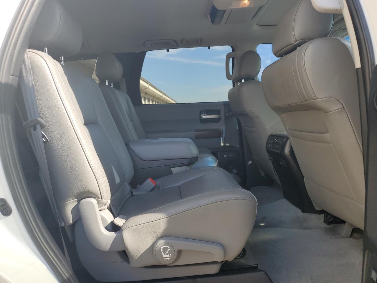 TOYOTA SEQUOIA PLATINUM