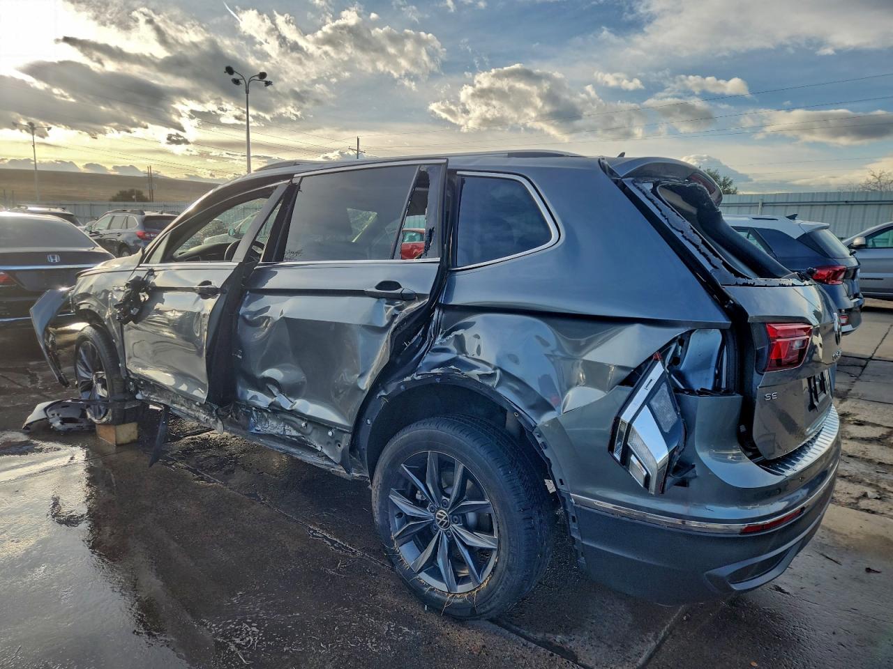 VOLKSWAGEN TIGUAN SE