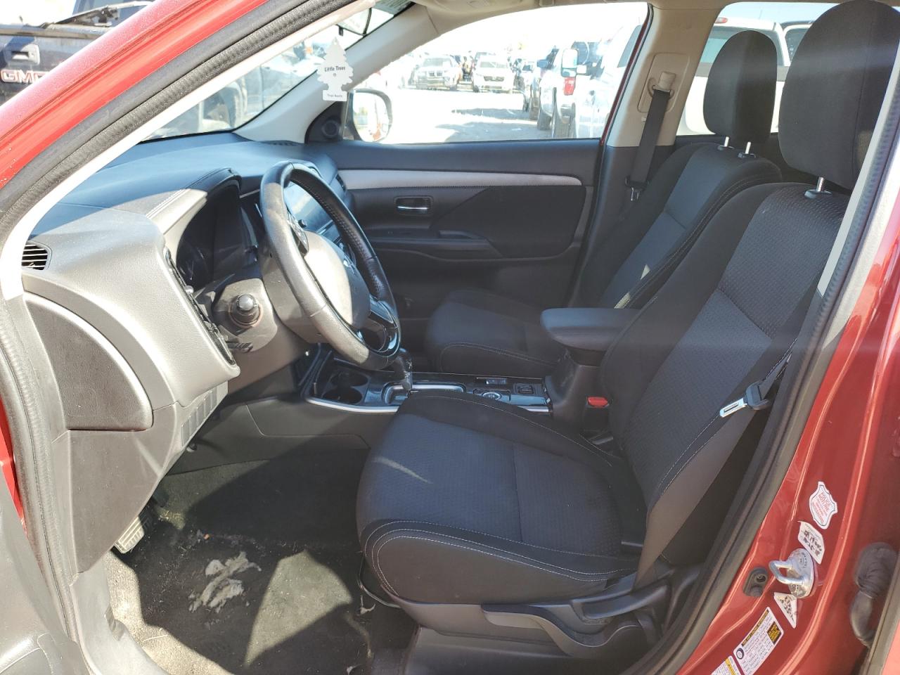 MITSUBISHI OUTLANDER SE