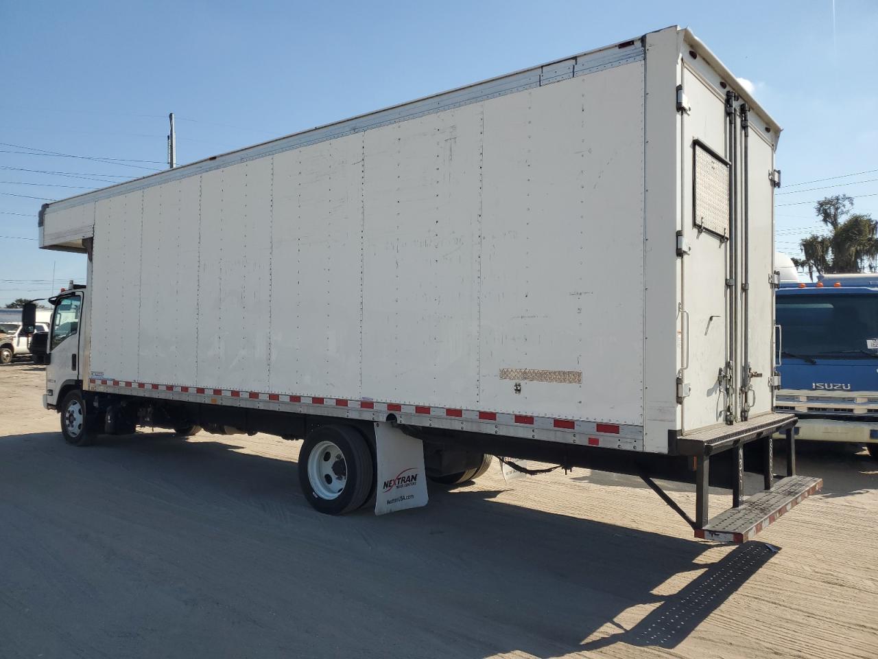 Lot #3297877782 2015 ISUZU NRR