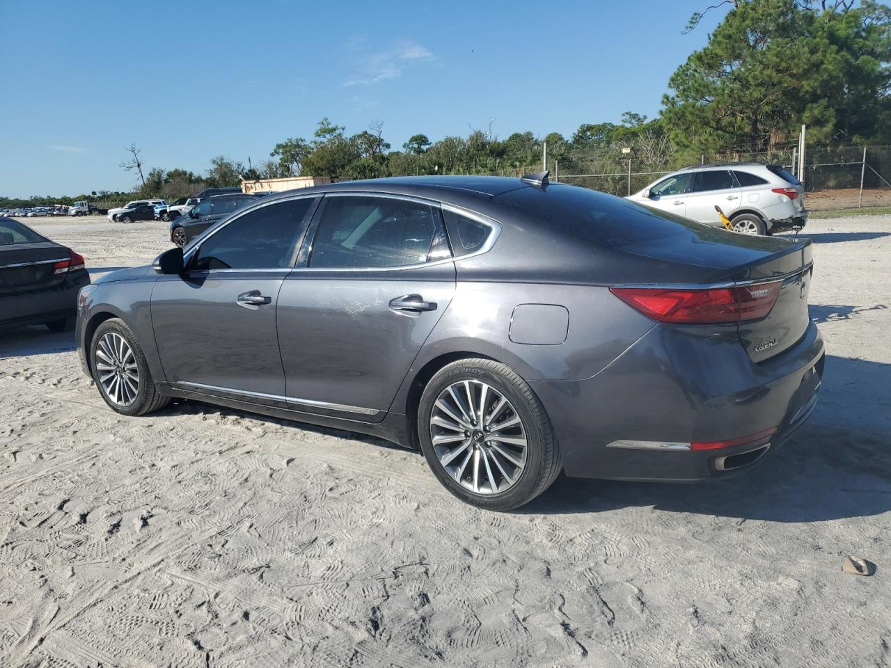 KIA CADENZA PREMIUM