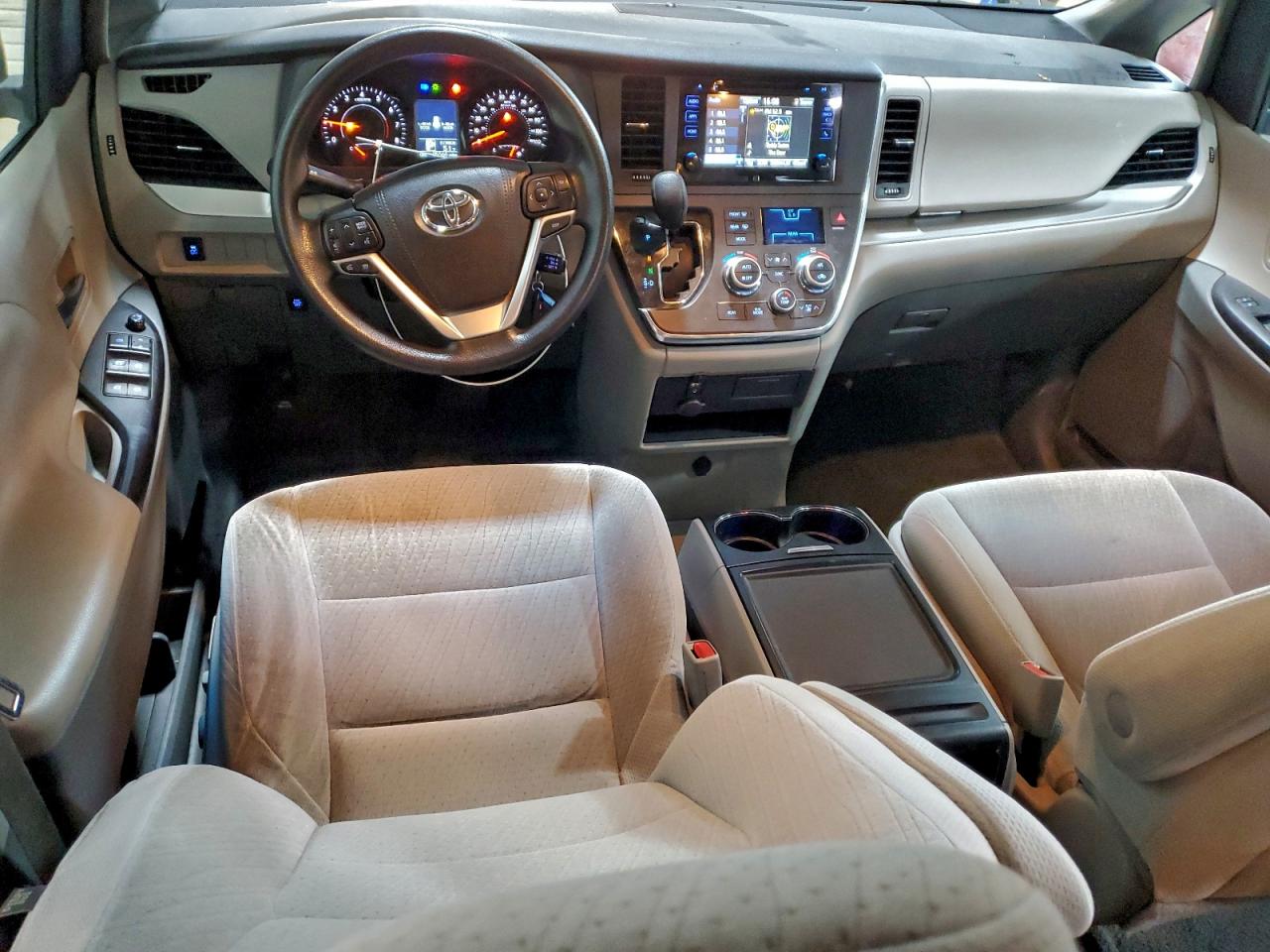 Lot #3301986511 2015 TOYOTA SIENNA LE