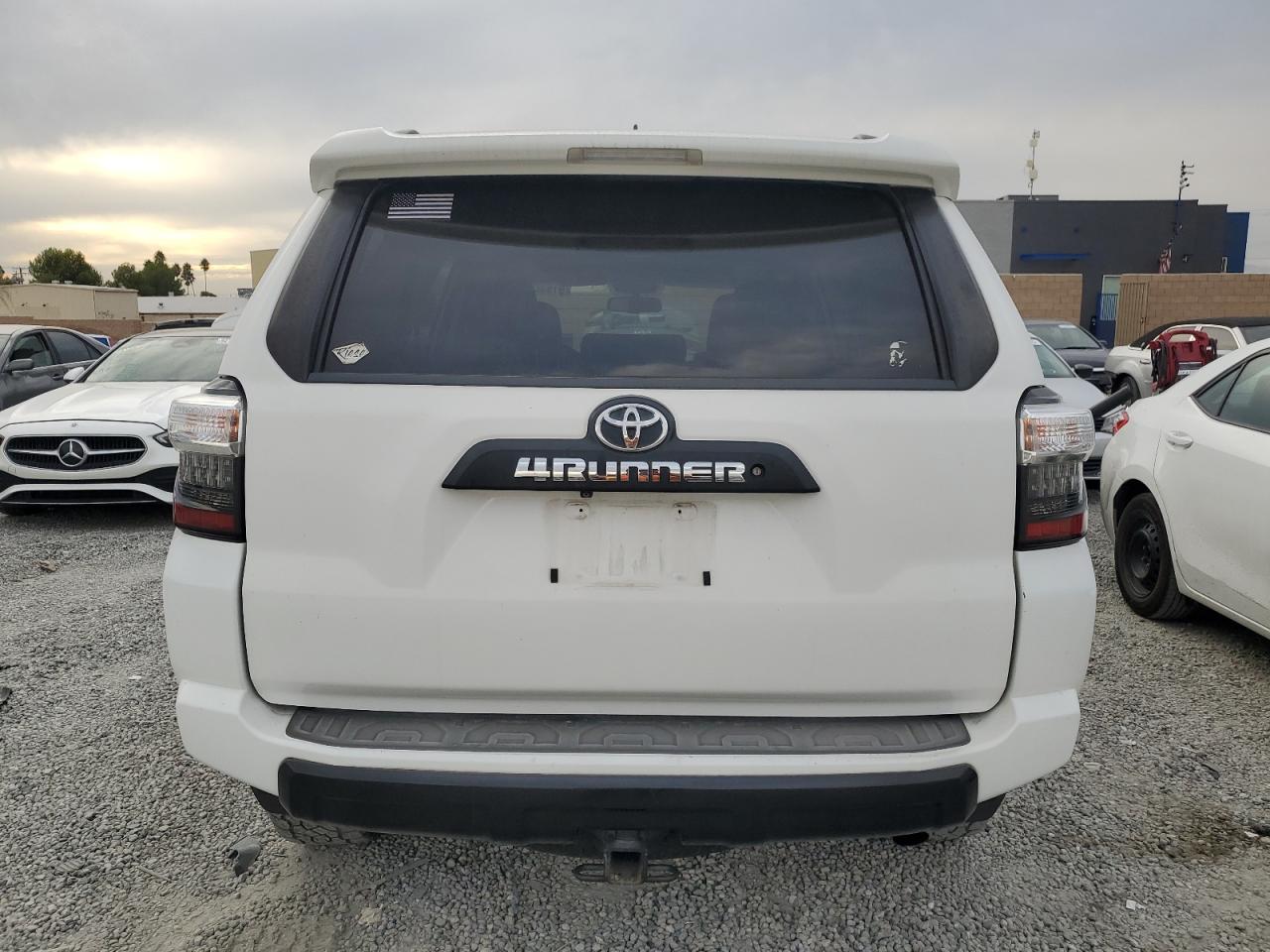 TOYOTA 4RUNNER SR5
