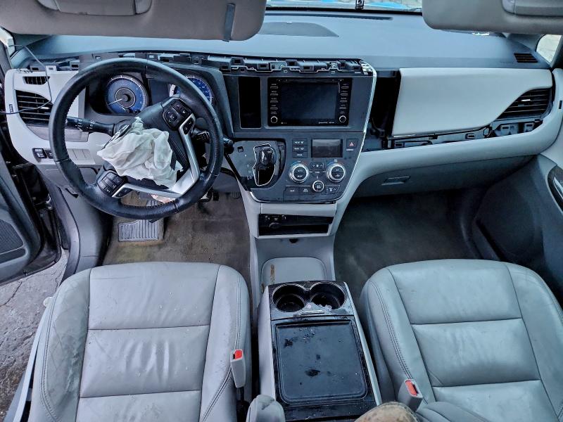 2018 TOYOTA SIENNA XLE #3302825891