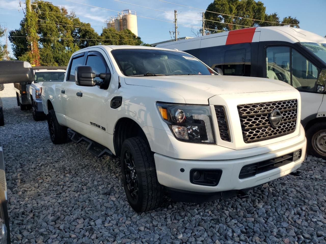 NISSAN TITAN SL