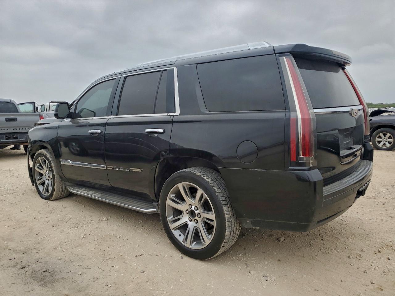 CADILLAC ESCALADE LUXURY