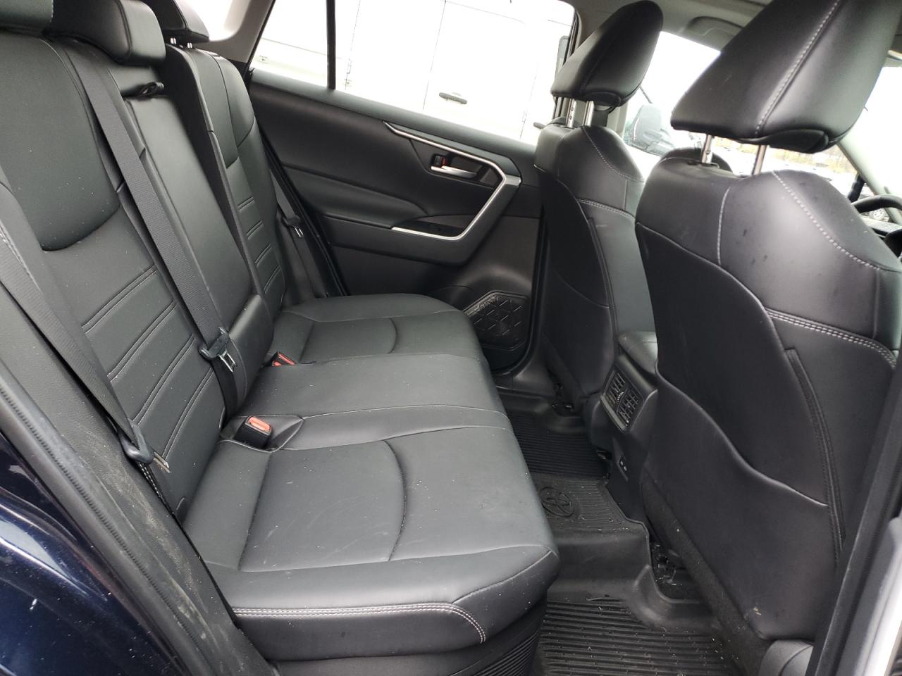 TOYOTA RAV4 XLE PREMIUM