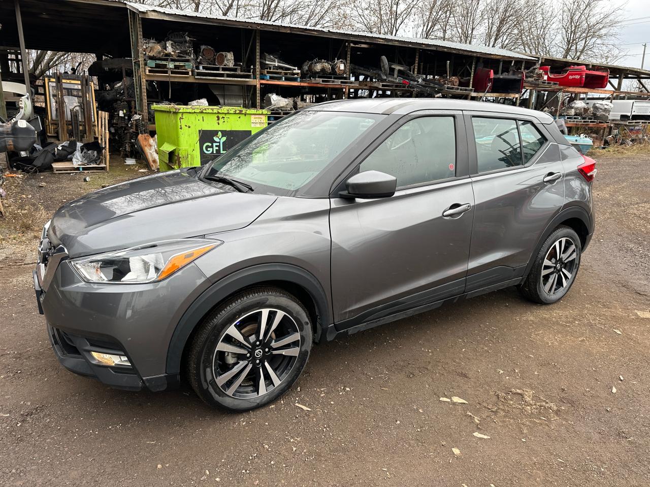 NISSAN KICKS SV