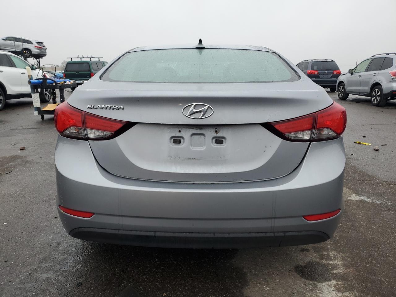 HYUNDAI ELANTRA SE