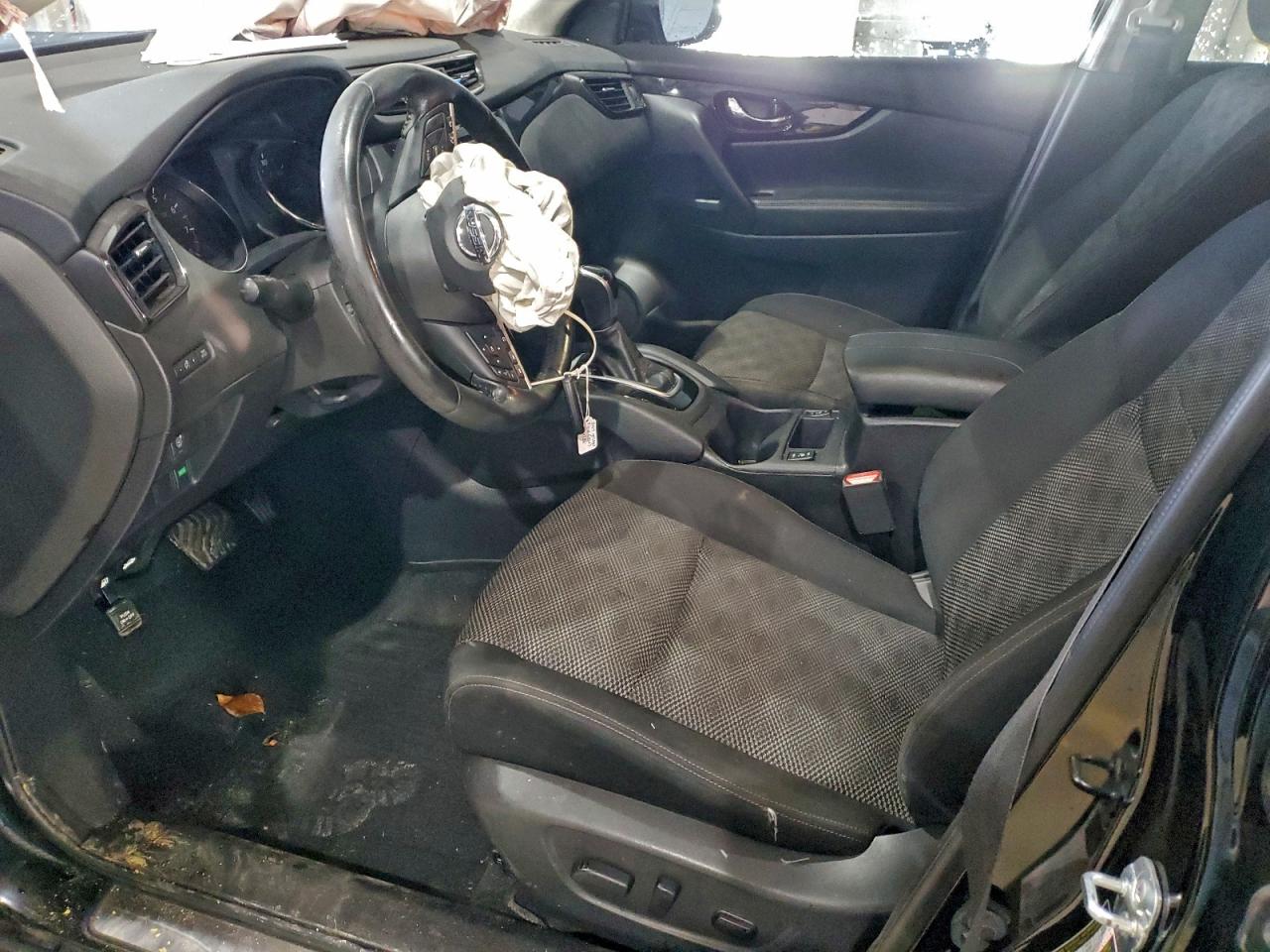 NISSAN ROGUE SPORT S